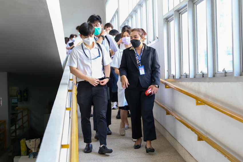 นักศึกษาแพทย์ชั้นปีที่ 4 จากภาควิชาจักษุวิทยา คณะแพทยศาสตร์โรงพยาบาลรามาธิบดี มหาวิทยาลัยมหิดล จำนวน 28 คน เข้าศึกษาดูงานงานบริการวิชาการด้านคนพิการทางการเห็น