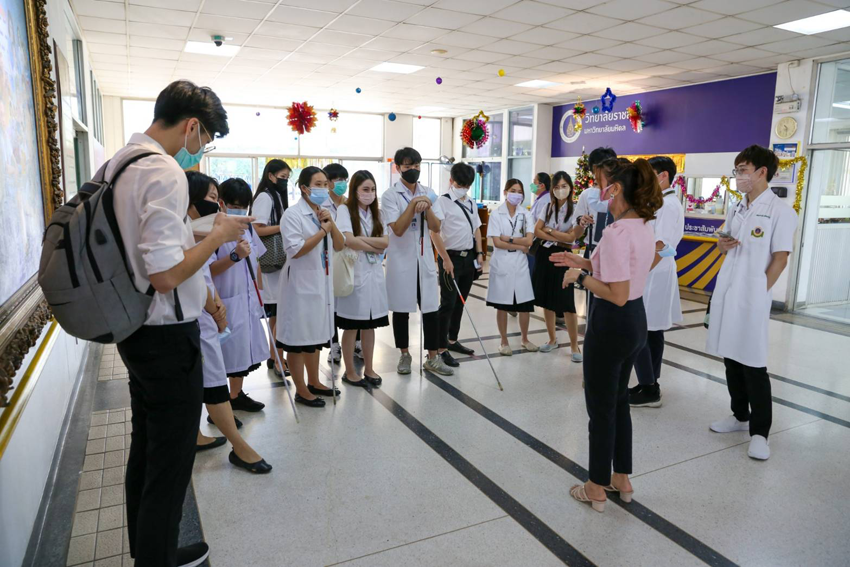 นักศึกษาแพทย์ชั้นปีที่ 4 จากภาควิชาจักษุวิทยา คณะแพทยศาสตร์โรงพยาบาลรามาธิบดี มหาวิทยาลัยมหิดล จำนวน 28 คน เข้าศึกษาดูงานงานบริการวิชาการด้านคนพิการทางการเห็น