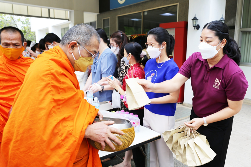 วิทยาลัยราชสุดา มหาวิทยาลัยมหิดล จัดพิธีทำบุญเนื่องในวันขึ้นปีใหม่ 2566