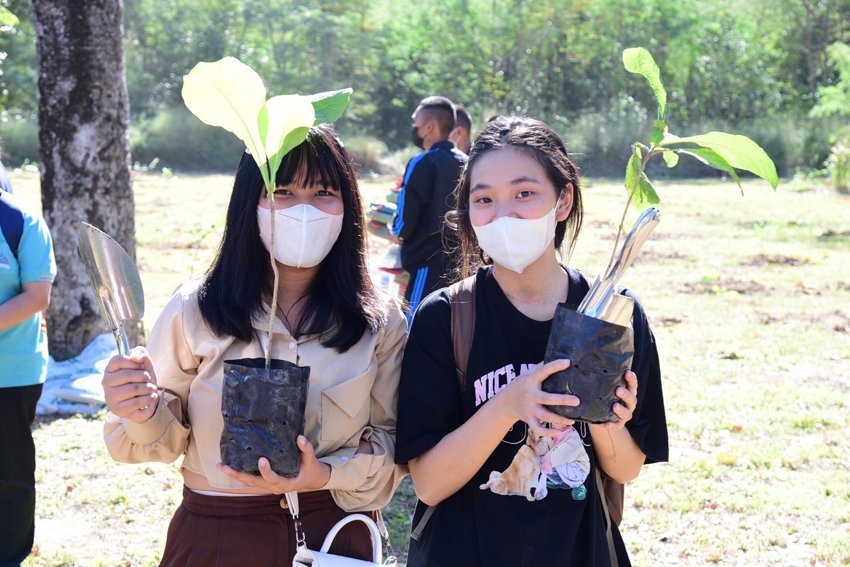 หน่วยกิจการนักศึกษา วิทยาลัยราชสุดา มหาวิทยาลัยมหิดล จัดกิจกรรมอนุรักษ์สิ่งแวดล้อม : RS ปลูกป่า ปลูกรักษ์ ณ โรงเรียนการบินกำแพงแสน จ.นครปฐม