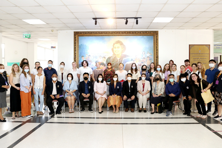 คณะอาจารย์และนักศึกษาจาก University of Delaware ประเทศสหรัฐอเมริกา และคณาจารย์จากมหาวิทยาลัยบูรพา เยี่ยมชมวิทยาลัยราชสุดาและแลกเปลี่ยนเรียนรู้ด้านการศึกษาของคนพิการ
