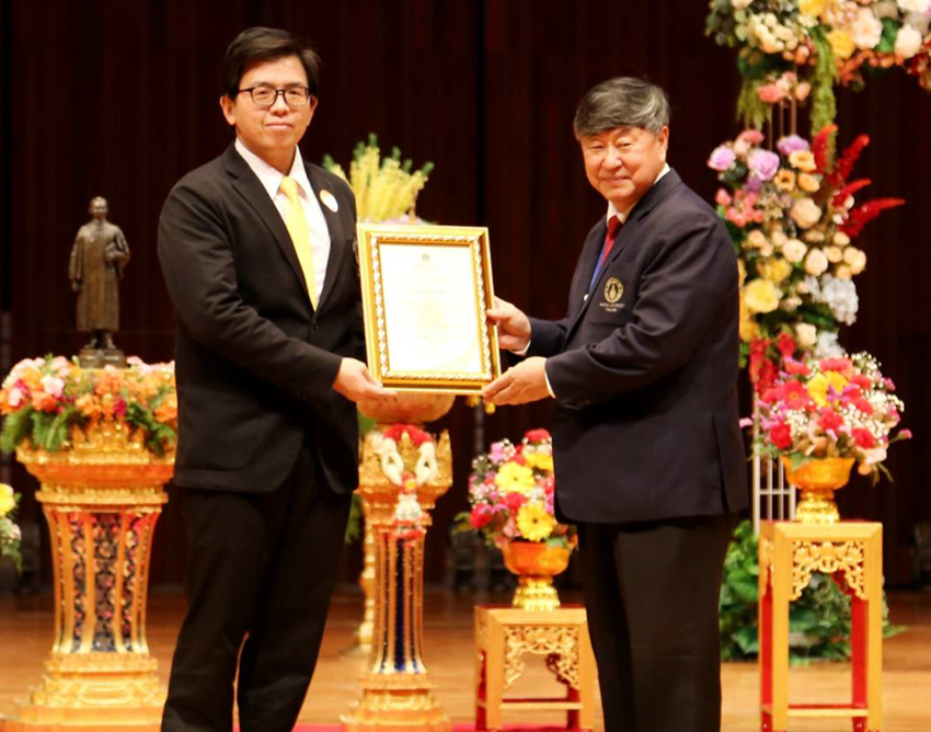 ศาสตราจารย์ นายแพทย์บรรจง มไหสวริยะ อธิการบดีมหาวิทยาลัยมหิดล เป็นประธานในพิธีมอบรางวัล ต่าง ๆ เนื่องในวันพระราชทานนาม มหาวิทยาลัยมหิดล