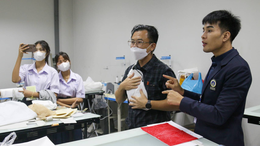 ต้อนรับคณะครู และนักเรียนจาก โรงเรียนโสตศึกษาจังหวัดสุรินทร์ เข้าศึกษาดูงาน ณ วิทยาลัยราชสุดาฯ