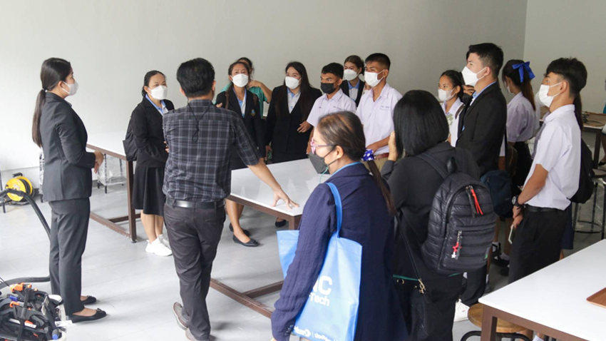 ต้อนรับคณะครู และนักเรียนจาก โรงเรียนโสตศึกษาจังหวัดสุรินทร์ เข้าศึกษาดูงาน ณ วิทยาลัยราชสุดาฯ