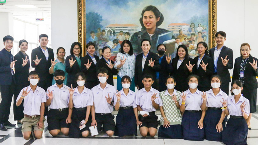 ต้อนรับคณะครู และนักเรียนจาก โรงเรียนโสตศึกษาจังหวัดสุรินทร์ เข้าศึกษาดูงาน ณ วิทยาลัยราชสุดาฯ