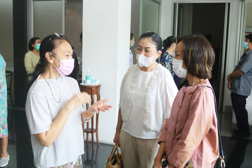หลักสูตรศิลปศาสตรบัณฑิต นำเจ้าหน้าที่ และนักศึกษา วิชาเอกการออกแบบเชิงพาณิชย์ เข้าศึกษาดูงาน ณ มูลนิธิสายใจไทย