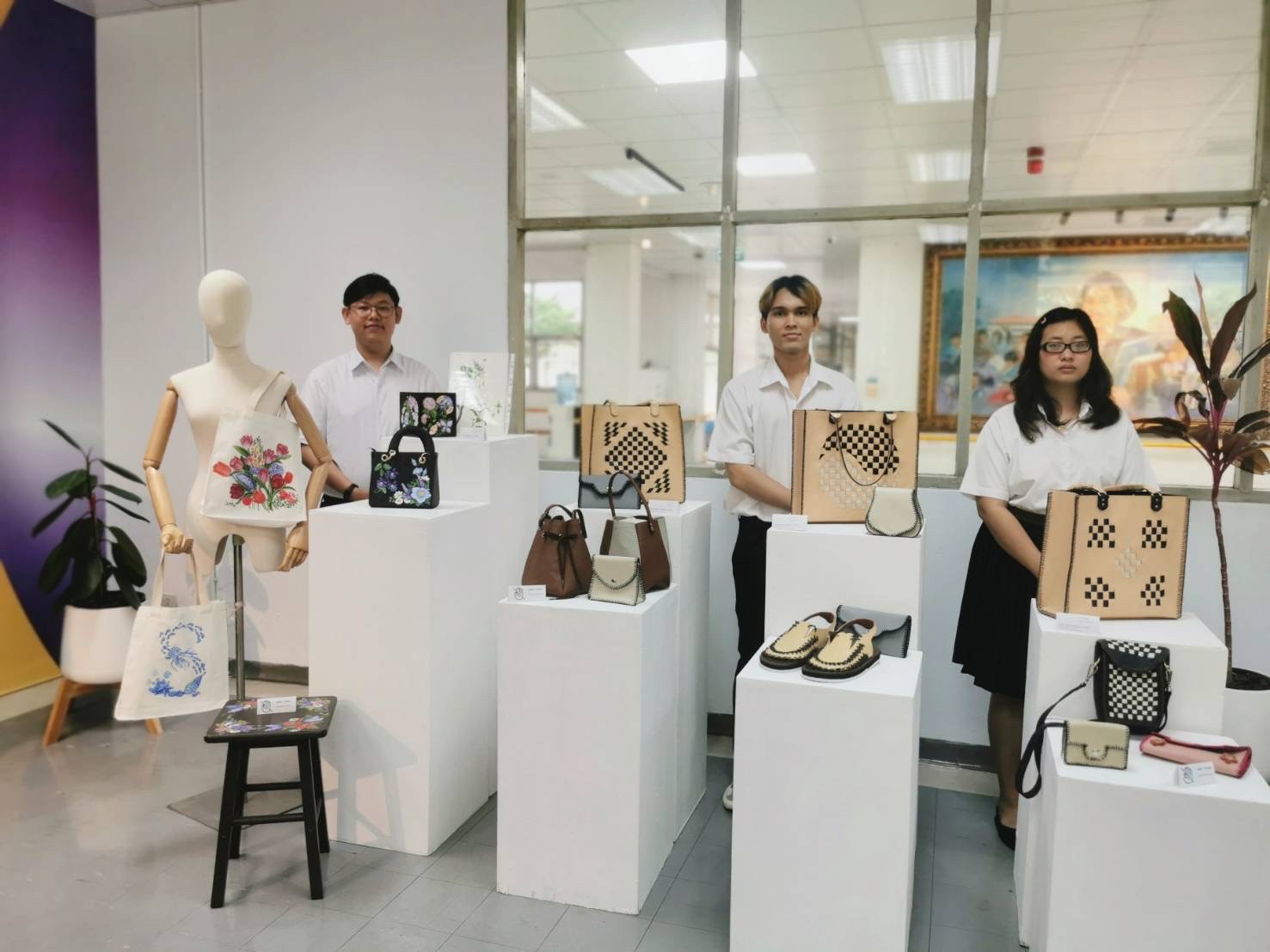 เปิดนิทรรศการและเยี่ยมชมผลงานจากการฝึกงานกับมูลนิธิสายใจไทย เปิดนิทรรศการและเยี่ยมชมผลงานจากการฝึกงานกับมูลนิธิสายใจไทย