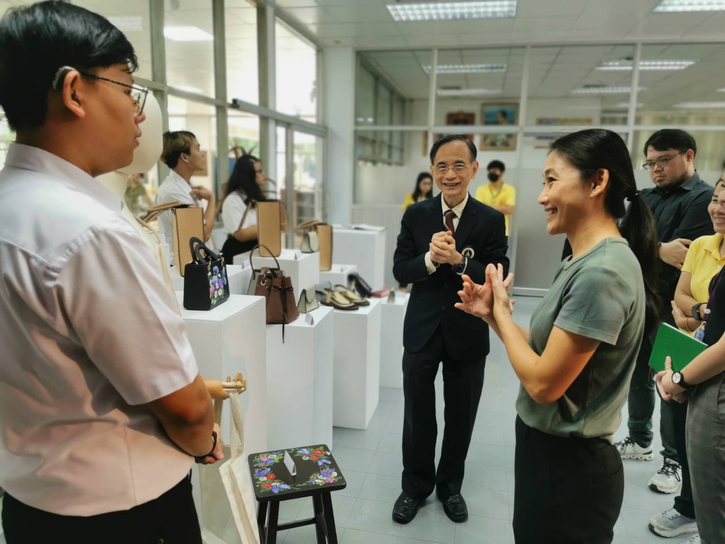 เปิดนิทรรศการและเยี่ยมชมผลงานจากการฝึกงานกับมูลนิธิสายใจไทย เปิดนิทรรศการและเยี่ยมชมผลงานจากการฝึกงานกับมูลนิธิสายใจไทย
