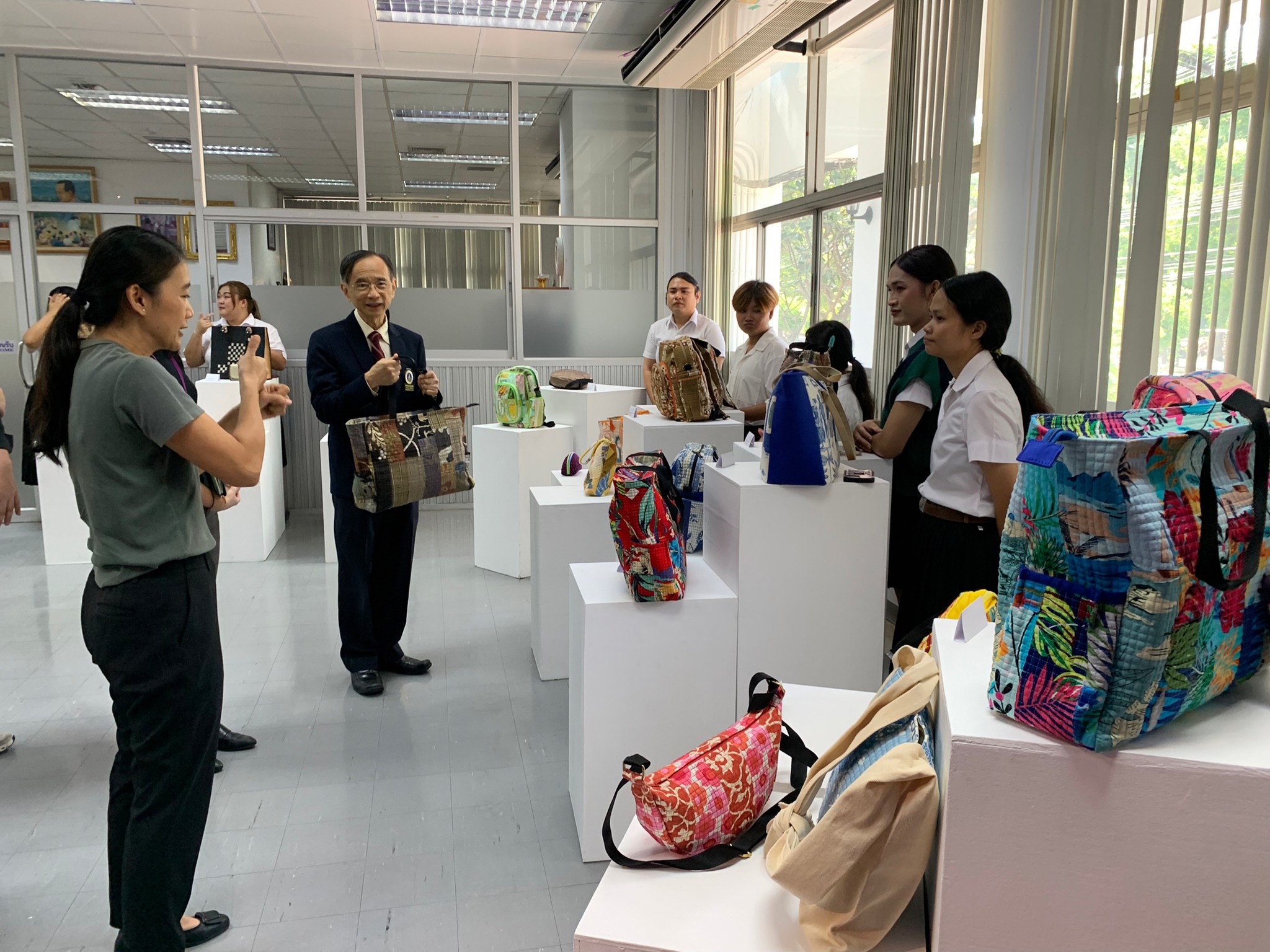 เปิดนิทรรศการและเยี่ยมชมผลงานจากการฝึกงานกับมูลนิธิสายใจไทย เปิดนิทรรศการและเยี่ยมชมผลงานจากการฝึกงานกับมูลนิธิสายใจไทย
