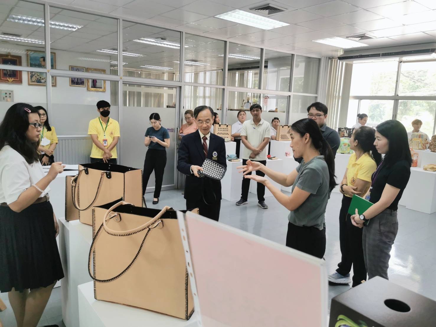 เปิดนิทรรศการและเยี่ยมชมผลงานจากการฝึกงานกับมูลนิธิสายใจไทย เปิดนิทรรศการและเยี่ยมชมผลงานจากการฝึกงานกับมูลนิธิสายใจไทย