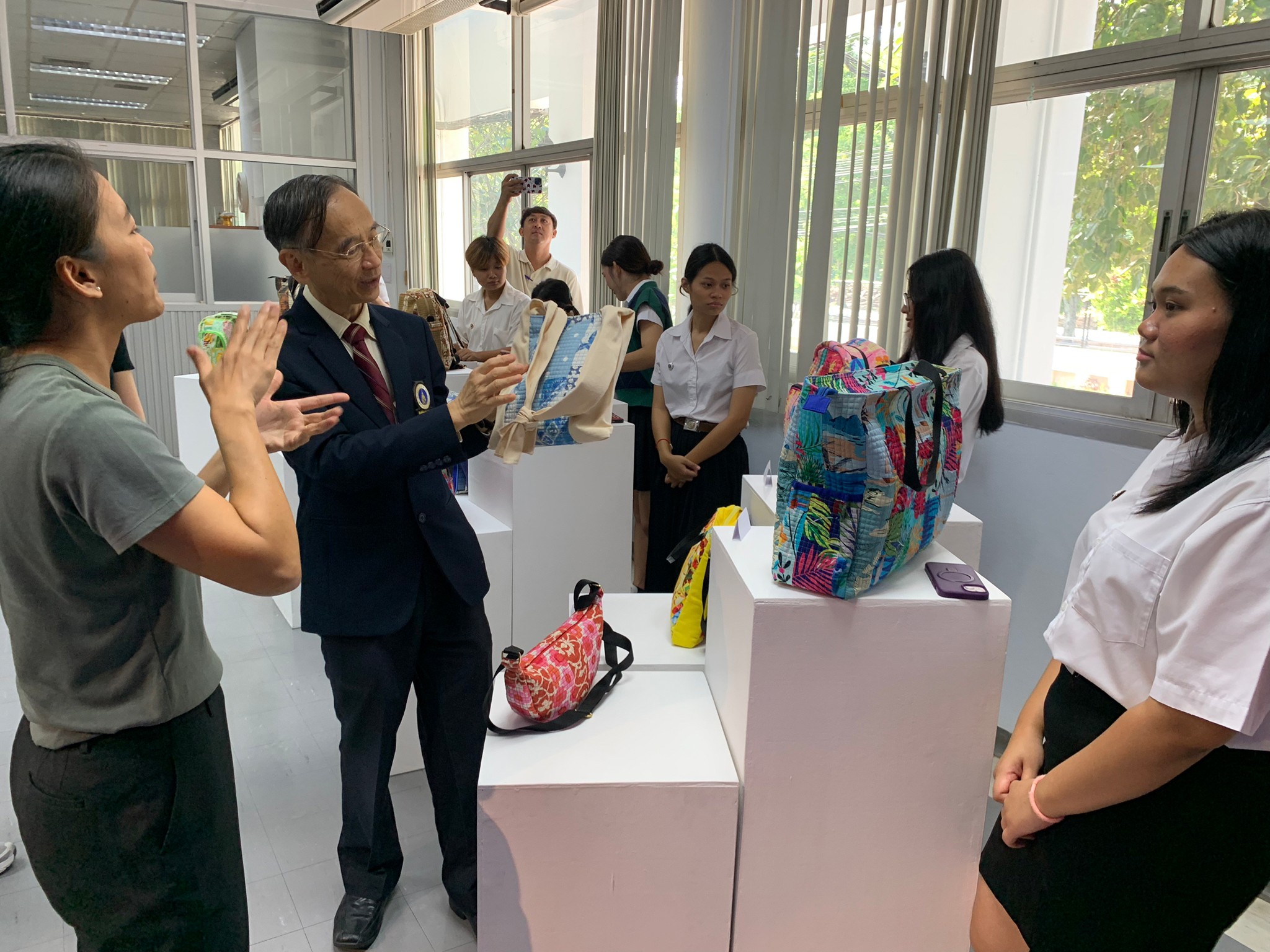 เปิดนิทรรศการและเยี่ยมชมผลงานจากการฝึกงานกับมูลนิธิสายใจไทย เปิดนิทรรศการและเยี่ยมชมผลงานจากการฝึกงานกับมูลนิธิสายใจไทย