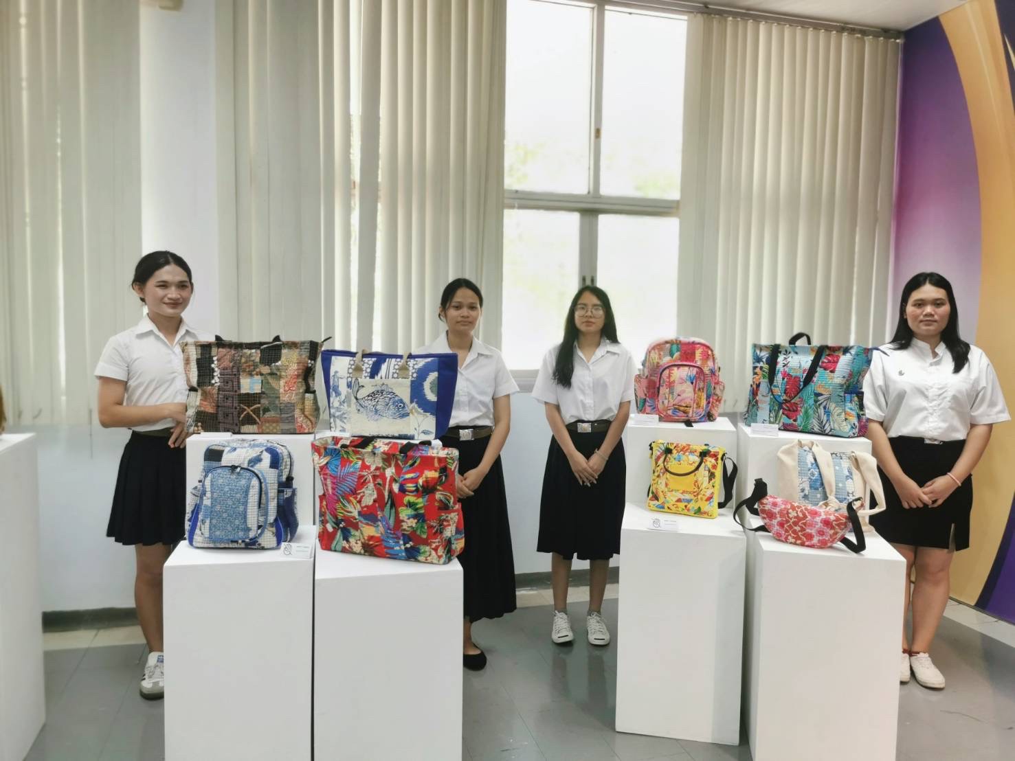 เปิดนิทรรศการและเยี่ยมชมผลงานจากการฝึกงานกับมูลนิธิสายใจไทย เปิดนิทรรศการและเยี่ยมชมผลงานจากการฝึกงานกับมูลนิธิสายใจไทย