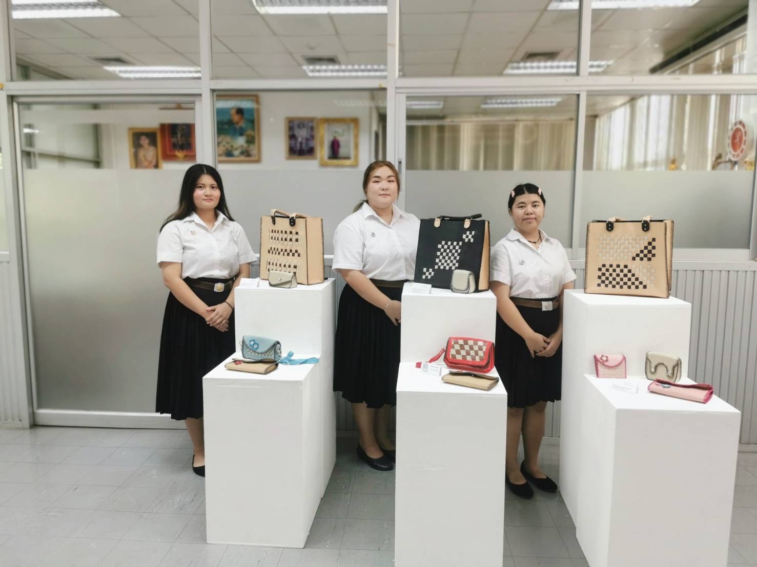 เปิดนิทรรศการและเยี่ยมชมผลงานจากการฝึกงานกับมูลนิธิสายใจไทย เปิดนิทรรศการและเยี่ยมชมผลงานจากการฝึกงานกับมูลนิธิสายใจไทย