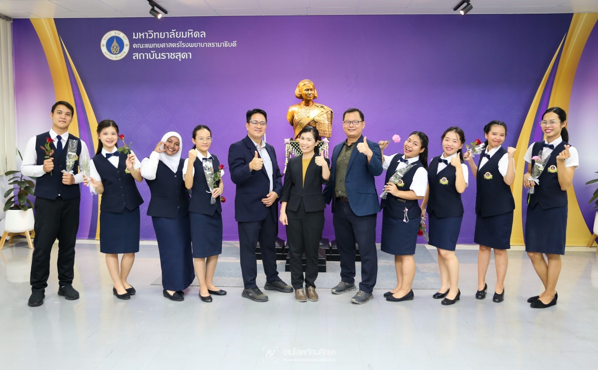 พิธีมอบเสื้อปฏิบัติการล่ามภาษามือไทย พิธีมอบเสื้อปฏิบัติการล่ามภาษามือไทย