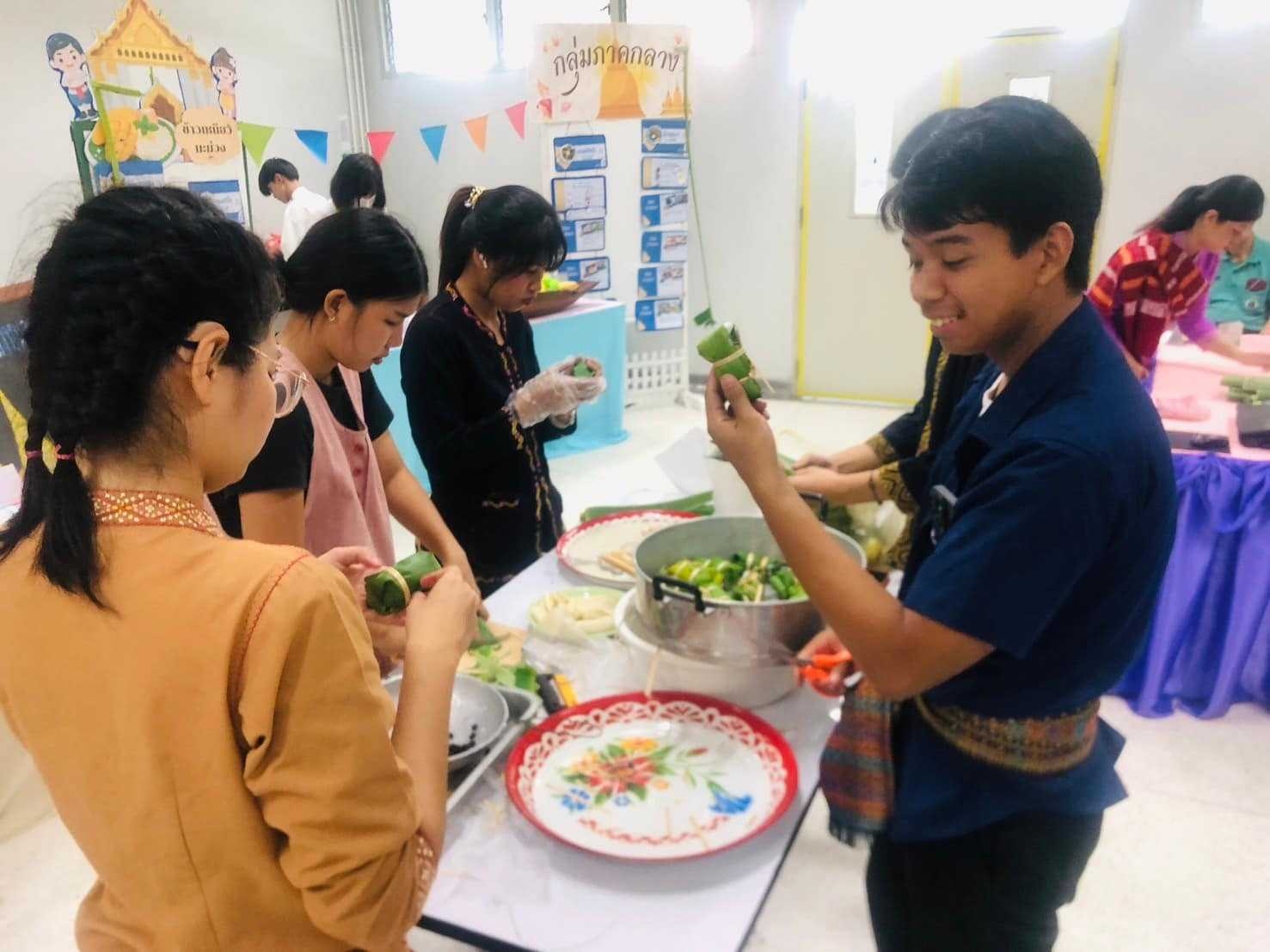นักศึกษาชั้นปีที่ 3 หลักสูตรศึกษาศาสตรบัณฑิต สาขาวิชาการศึกษาของคนหูหนวก
