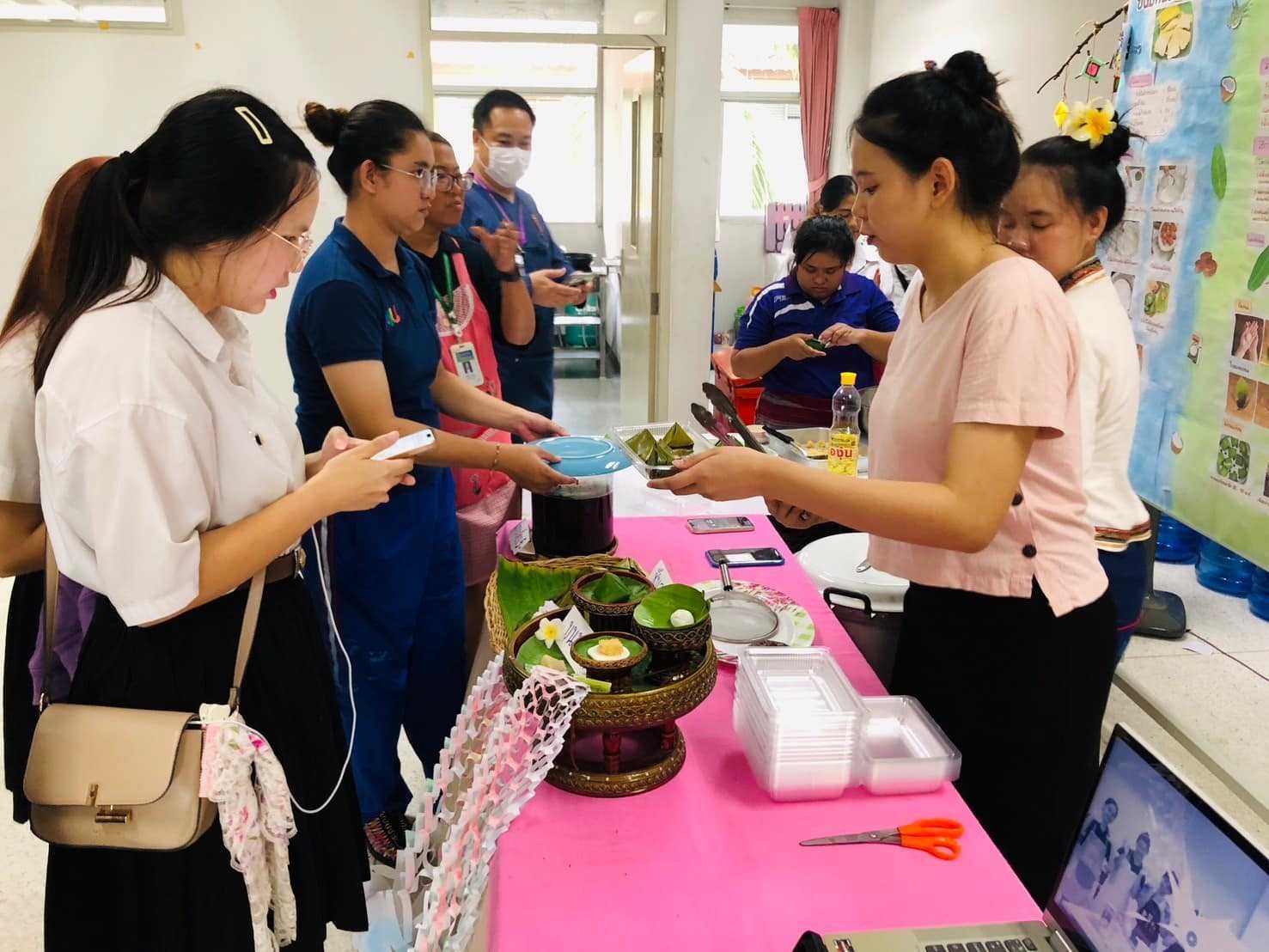 นักศึกษาชั้นปีที่ 3 หลักสูตรศึกษาศาสตรบัณฑิต สาขาวิชาการศึกษาของคนหูหนวก