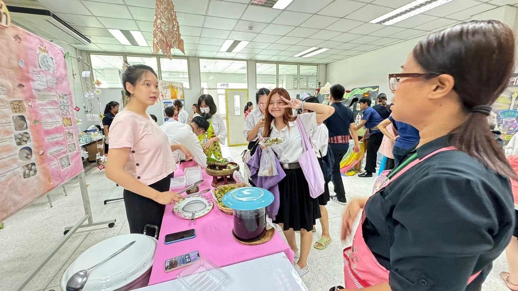 นักศึกษาชั้นปีที่ 3 หลักสูตรศึกษาศาสตรบัณฑิต สาขาวิชาการศึกษาของคนหูหนวก