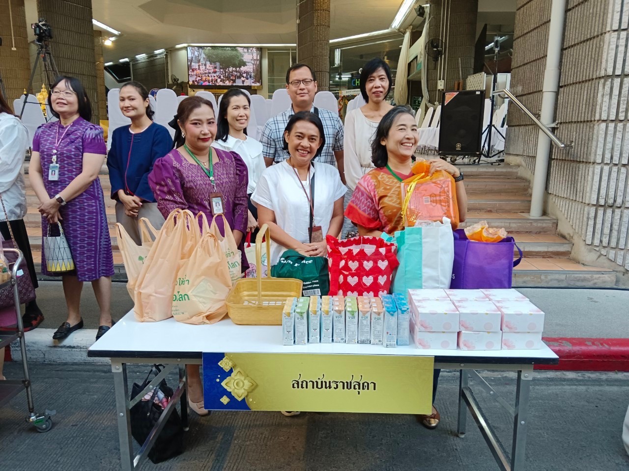 พิธีทำบุญตักบาตรเนื่องในโอกาสส่งท้ายปีเก่าต้อนรับปีใหม่ พ.ศ. 2568 พิธีทำบุญตักบาตรเนื่องในโอกาสส่งท้ายปีเก่าต้อนรับปีใหม่ พ.ศ. 2568