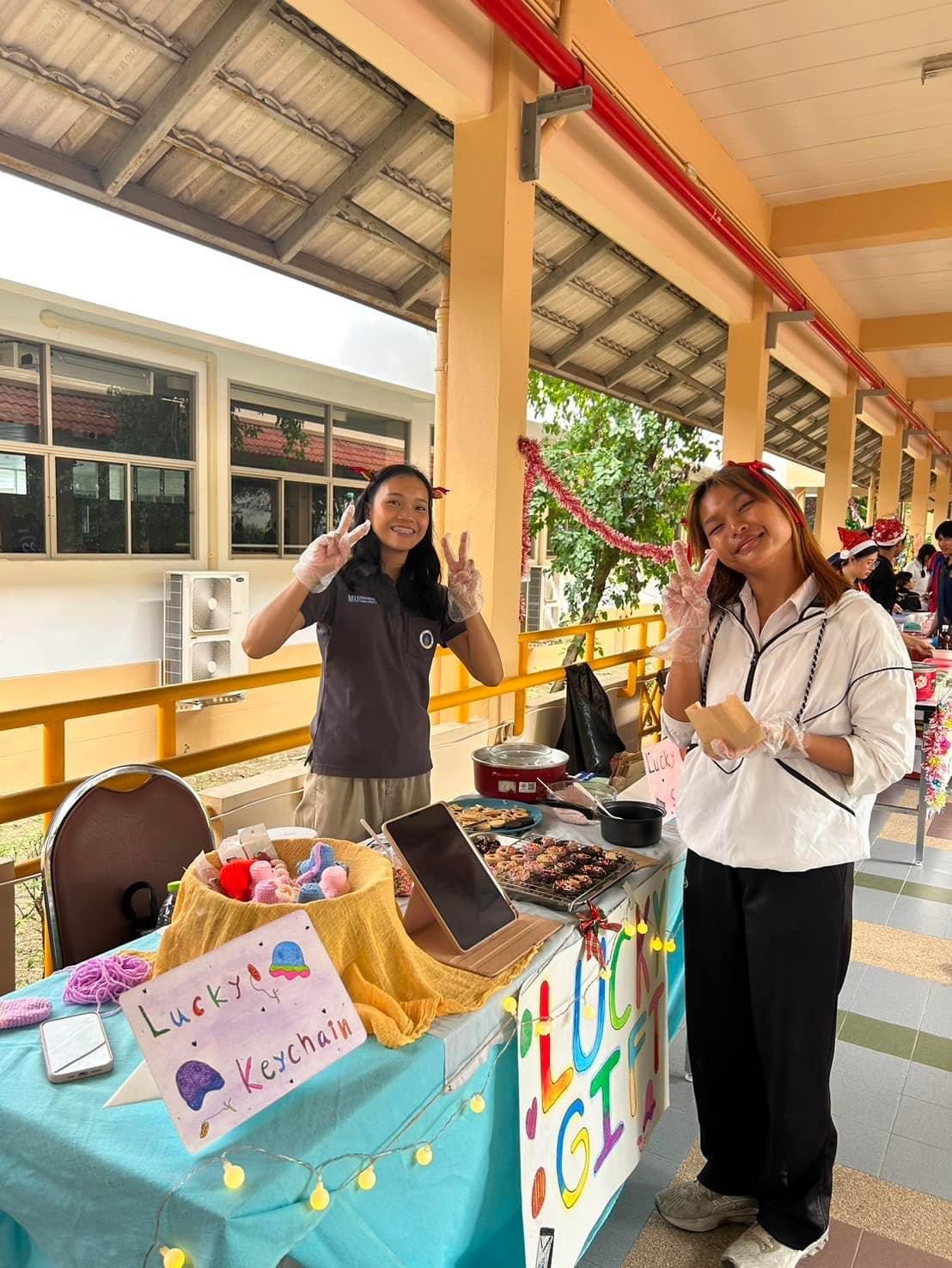 นิทรรศการศิลปะและตลาดนัด ( ART & CRAFT) นิทรรศการศิลปะและตลาดนัด ( ART & CRAFT)