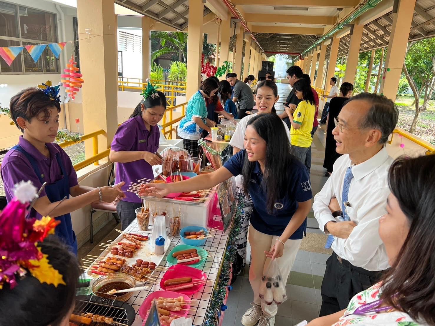 นิทรรศการศิลปะและตลาดนัด ( ART & CRAFT) นิทรรศการศิลปะและตลาดนัด ( ART & CRAFT)