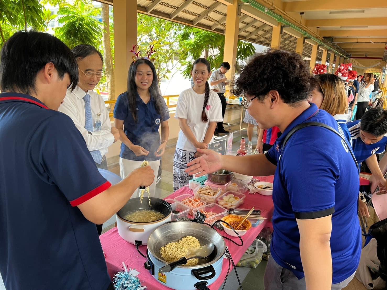 นิทรรศการศิลปะและตลาดนัด ( ART & CRAFT) นิทรรศการศิลปะและตลาดนัด ( ART & CRAFT)