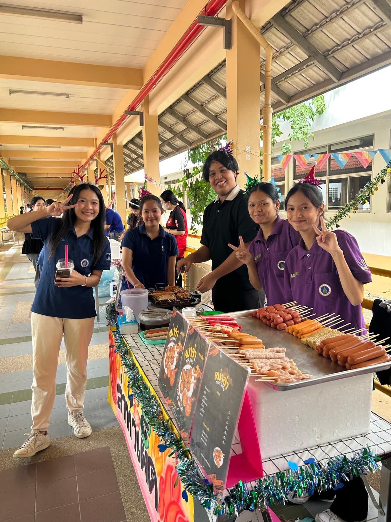นิทรรศการศิลปะและตลาดนัด ( ART & CRAFT) นิทรรศการศิลปะและตลาดนัด ( ART & CRAFT)