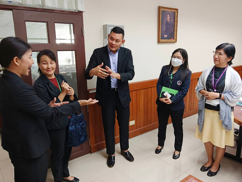 ต้อนรับ Ms. Ikumi Kawamata เจ้าหน้าที่ดูแลทุนสำหรับผู้พิการการได้ยินจาก Nippon Foundation ต้อนรับ Ms. Ikumi Kawamata เจ้าหน้าที่ดูแลทุนสำหรับผู้พิการการได้ยินจาก Nippon Foundation