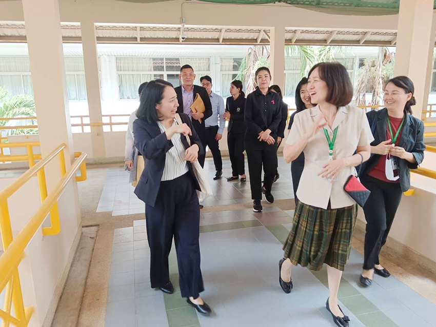 ต้อนรับ Ms. Ikumi Kawamata เจ้าหน้าที่ดูแลทุนสำหรับผู้พิการการได้ยินจาก Nippon Foundation ต้อนรับ Ms. Ikumi Kawamata เจ้าหน้าที่ดูแลทุนสำหรับผู้พิการการได้ยินจาก Nippon Foundation