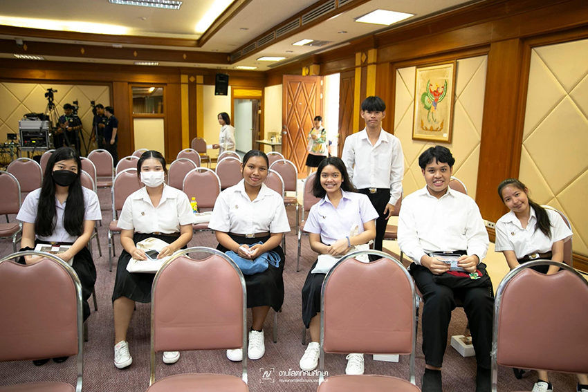 ภาพกิจกรรมเนื่องในวันครู การเสวนาในหัวข้อ ฉันภูมิใจทีได้เป็นครู ภาพกิจกรรมเนื่องในวันครู การเสวนาในหัวข้อ ฉันภูมิใจทีได้เป็นครู