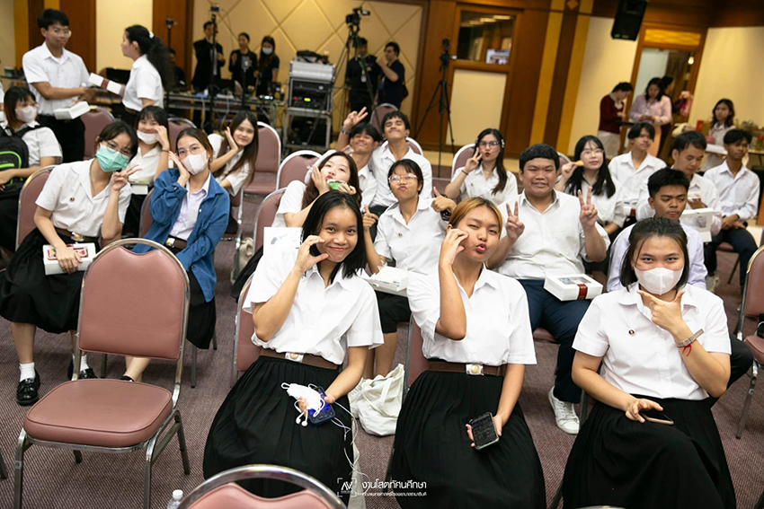 ภาพกิจกรรมเนื่องในวันครู การเสวนาในหัวข้อ ฉันภูมิใจทีได้เป็นครู ภาพกิจกรรมเนื่องในวันครู การเสวนาในหัวข้อ ฉันภูมิใจทีได้เป็นครู
