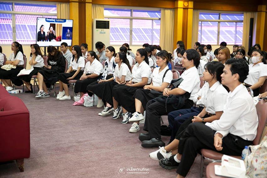 ภาพกิจกรรมเนื่องในวันครู การเสวนาในหัวข้อ ฉันภูมิใจทีได้เป็นครู ภาพกิจกรรมเนื่องในวันครู การเสวนาในหัวข้อ ฉันภูมิใจทีได้เป็นครู