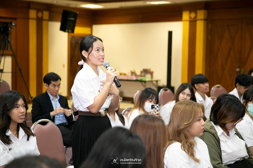 ภาพกิจกรรมเนื่องในวันครู การเสวนาในหัวข้อ ฉันภูมิใจทีได้เป็นครู ภาพกิจกรรมเนื่องในวันครู การเสวนาในหัวข้อ ฉันภูมิใจทีได้เป็นครู