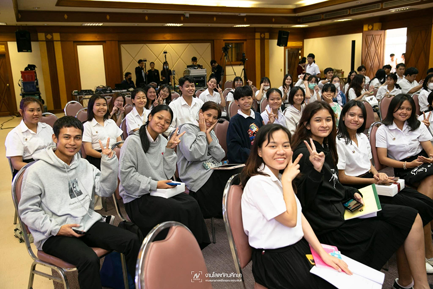 ภาพกิจกรรมเนื่องในวันครู การเสวนาในหัวข้อ ฉันภูมิใจทีได้เป็นครู ภาพกิจกรรมเนื่องในวันครู การเสวนาในหัวข้อ ฉันภูมิใจทีได้เป็นครู