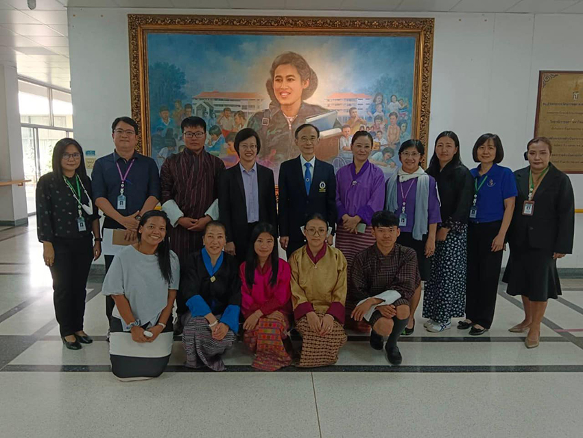 ต้อนรับคณะครูจาก Wangsel Institute for the Deaf สถาบันจัดการเรียนการสอนนักศึกษาหูหนวก สังกัดกระทรวงศึกษาธิการ รัฐบาลภูฏาน ต้อนรับคณะครูจาก Wangsel Institute for the Deaf สถาบันจัดการเรียนการสอนนักศึกษาหูหนวก สังกัดกระทรวงศึกษาธิการ รัฐบาลภูฏาน