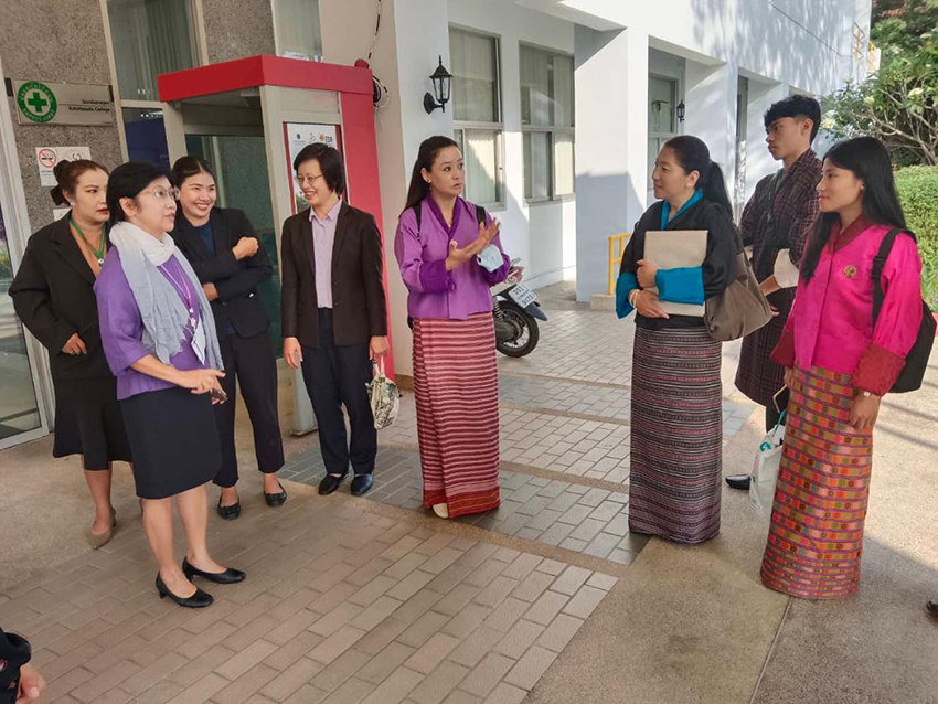 ต้อนรับคณะครูจาก Wangsel Institute for the Deaf สถาบันจัดการเรียนการสอนนักศึกษาหูหนวก สังกัดกระทรวงศึกษาธิการ รัฐบาลภูฏาน ต้อนรับคณะครูจาก Wangsel Institute for the Deaf สถาบันจัดการเรียนการสอนนักศึกษาหูหนวก สังกัดกระทรวงศึกษาธิการ รัฐบาลภูฏาน