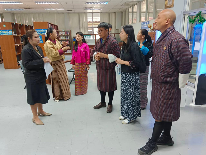 ต้อนรับคณะครูจาก Wangsel Institute for the Deaf สถาบันจัดการเรียนการสอนนักศึกษาหูหนวก สังกัดกระทรวงศึกษาธิการ รัฐบาลภูฏาน ต้อนรับคณะครูจาก Wangsel Institute for the Deaf สถาบันจัดการเรียนการสอนนักศึกษาหูหนวก สังกัดกระทรวงศึกษาธิการ รัฐบาลภูฏาน