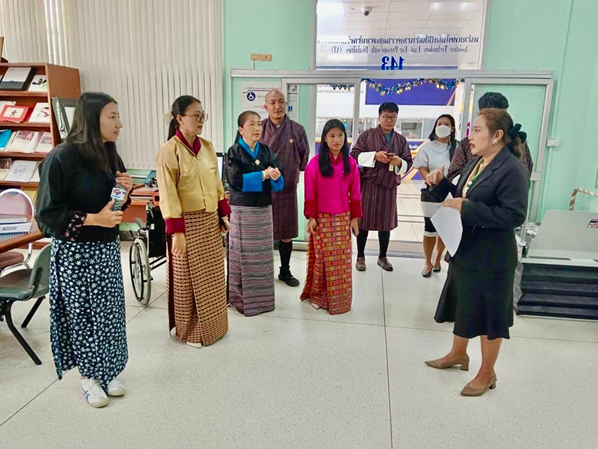 ต้อนรับคณะครูจาก Wangsel Institute for the Deaf สถาบันจัดการเรียนการสอนนักศึกษาหูหนวก สังกัดกระทรวงศึกษาธิการ รัฐบาลภูฏาน ต้อนรับคณะครูจาก Wangsel Institute for the Deaf สถาบันจัดการเรียนการสอนนักศึกษาหูหนวก สังกัดกระทรวงศึกษาธิการ รัฐบาลภูฏาน
