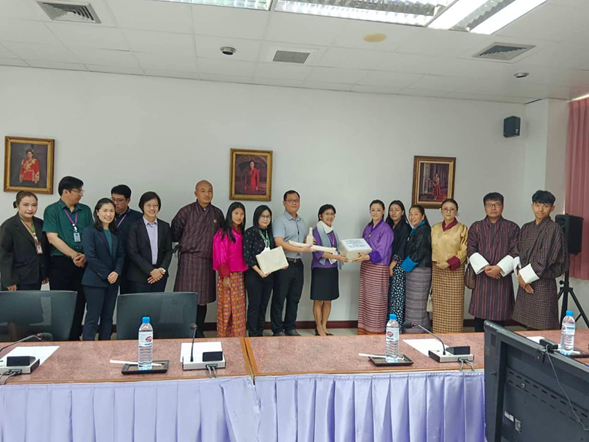 ต้อนรับคณะครูจาก Wangsel Institute for the Deaf สถาบันจัดการเรียนการสอนนักศึกษาหูหนวก สังกัดกระทรวงศึกษาธิการ รัฐบาลภูฏาน ต้อนรับคณะครูจาก Wangsel Institute for the Deaf สถาบันจัดการเรียนการสอนนักศึกษาหูหนวก สังกัดกระทรวงศึกษาธิการ รัฐบาลภูฏาน