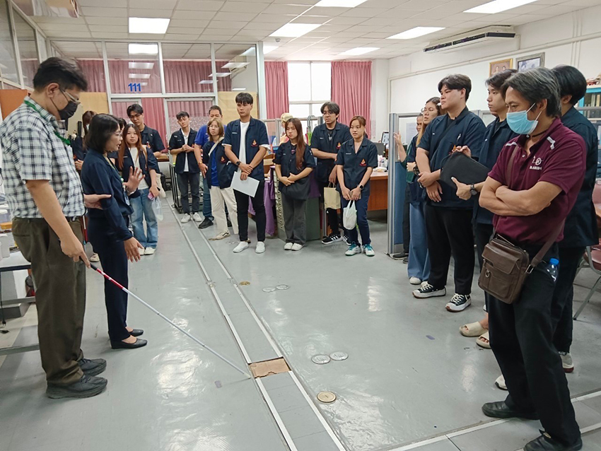 คณะวิศวกรรมศาสตร์ มหาวิทยาลัยมหิดล ในการเข้าเยี่ยมชมและศึกษาดูงานบริการวิชาการด้านคนพิการทางการเห็น และหน่วยเทคโนโลยีสิ่งอำนวยความสะดวกสำหรับคนพิการแล คณะวิศวกรรมศาสตร์ มหาวิทยาลัยมหิดล ในการเข้าเยี่ยมชมและศึกษาดูงานบริการวิชาการด้านคนพิการทางการเห็น และหน่วยเทคโนโลยีสิ่งอำนวยความสะดวกสำหรับคนพิการแล