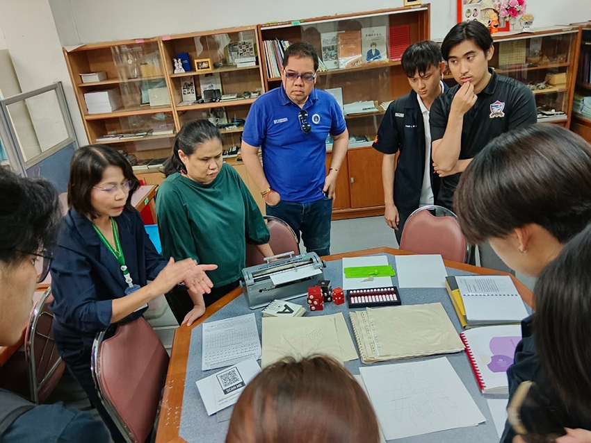 คณะวิศวกรรมศาสตร์ มหาวิทยาลัยมหิดล ในการเข้าเยี่ยมชมและศึกษาดูงานบริการวิชาการด้านคนพิการทางการเห็น และหน่วยเทคโนโลยีสิ่งอำนวยความสะดวกสำหรับคนพิการแล คณะวิศวกรรมศาสตร์ มหาวิทยาลัยมหิดล ในการเข้าเยี่ยมชมและศึกษาดูงานบริการวิชาการด้านคนพิการทางการเห็น และหน่วยเทคโนโลยีสิ่งอำนวยความสะดวกสำหรับคนพิการแล
