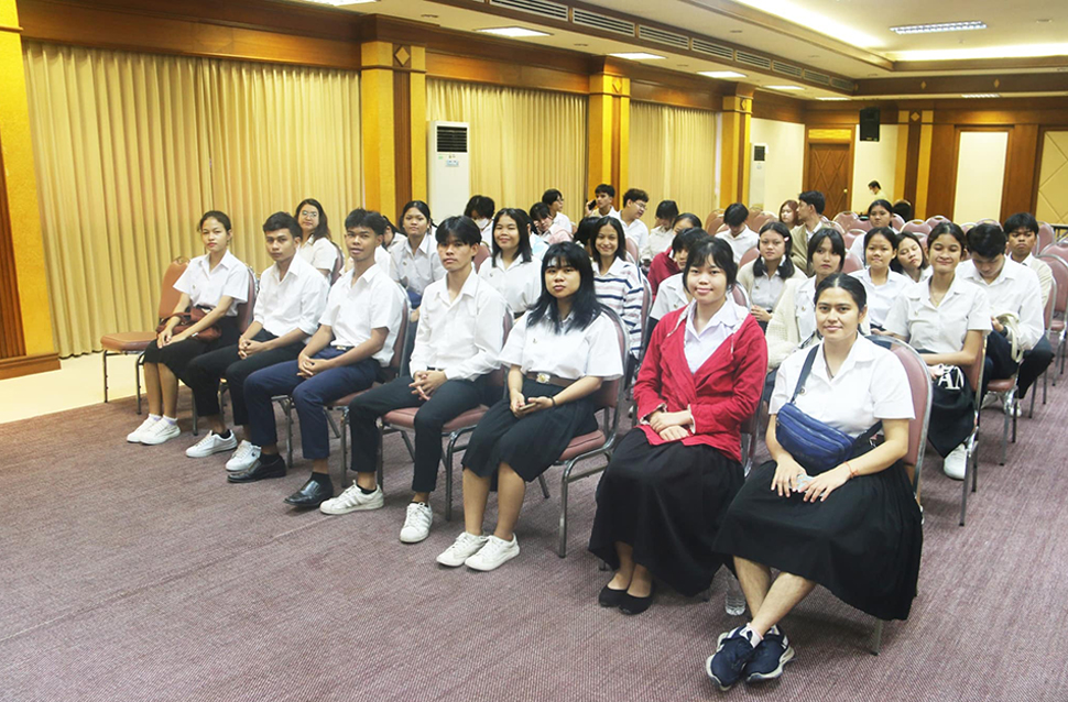 การพัฒนาบุคลิกภาพนักศึกษาครูก่อนฝึกประสบการณ์วิชาชีพระหว่างเรียน สำหรับนักศึกษาชั้นปีที่ 1 และปีที่ 3 การพัฒนาบุคลิกภาพนักศึกษาครูก่อนฝึกประสบการณ์วิชาชีพระหว่างเรียน สำหรับนักศึกษาชั้นปีที่ 1 และปีที่ 3