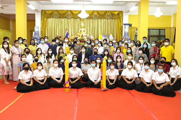 พิธีถวายเทียนพรรษาและถวายผ้าอาบน้ำฝน พร้อมปัจจัยไทยธรรมและเครื่องใช้สอยที่จำเป็นสำหรับพระภิกษุสงฆ์ เนื่องในวันเข้าพรรษา ประจำปี 2565