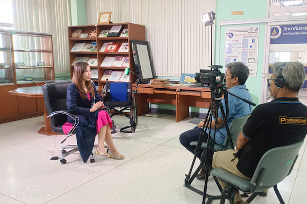 สถาบันวิจัยภาษาและวัฒนธรรมเอเชีย มหาวิทยาลัยมหิดล ได้รับทุนจากกองทุนวิจัยและพัฒนากิจการกระจายเสียง กิจการโทรทัศน์ และกิจการโทรคมนาคม เพื่อประโยชน์สาธารณะ (กทปส.) ในการผลิตสารคดีชุด "Some One หนึ่งในหลาย"