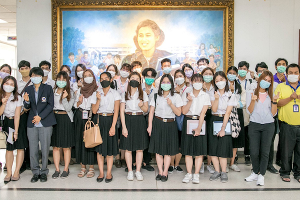 นักศึกษาแพทย์ชั้นปีที่ 4 จากภาควิชาจักษุวิทยา คณะแพทยศาสตร์โรงพยาบาลรามาธิบดี เข้าศึกษาดูงาน ณ วิทยาลัยราชสุดา