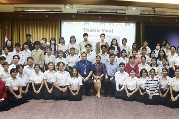 การพัฒนาบุคลิกภาพนักศึกษาครูก่อนฝึกประสบการณ์วิชาชีพระหว่างเรียน สำหรับนักศึกษาชั้นปีที่ 1 และปีที่ 3