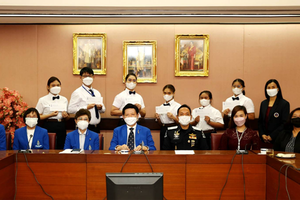 พิธีมอบทุนการศึกษามูลนิธิช่วยนักเรียนที่ขาดแคลน ในพระบรมราชินูปถัมภ์ (ม.น.ข.)