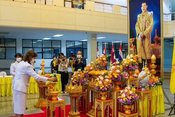 พิธีทำบุญตักบาตร พิธีเจริญพระพุทธมนต์ถวายพระราชกุศล พิธีถวายเครื่องราชสักการะ พิธีถวายราชสดุดีเฉลิมพระเกียรติฯ
