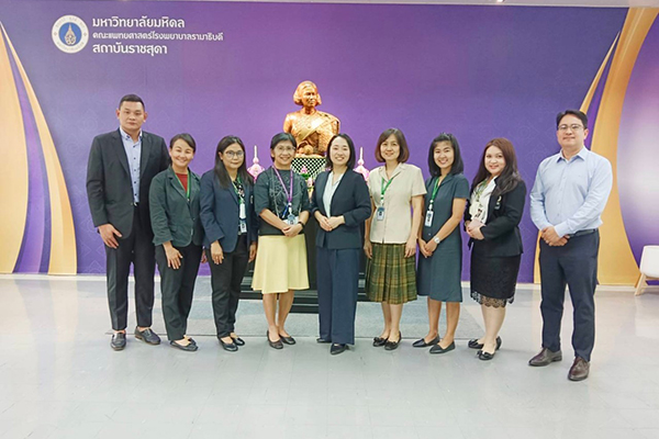 ต้อนรับ Ms. Ikumi Kawamata เจ้าหน้าที่ดูแลทุนสำหรับผู้พิการการได้ยินจาก Nippon Foundation