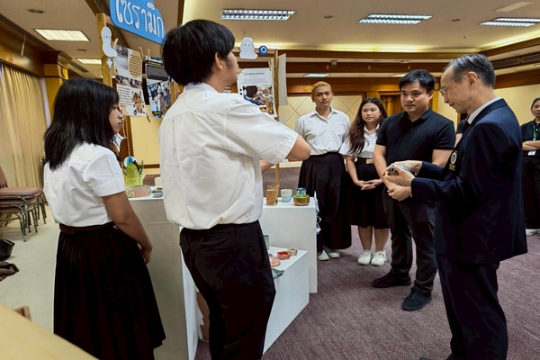 นิทรรศการ " DDRS (DEAF DESIGN RATCHASUDA)" ของนักศึกษาชั้นปีที่ 3 หลักสูตรศิลปศาสตรบัณฑิต สาขาวิชาหูหนวกศึกษา เอกการออกแบบเชิงพาณิชย์