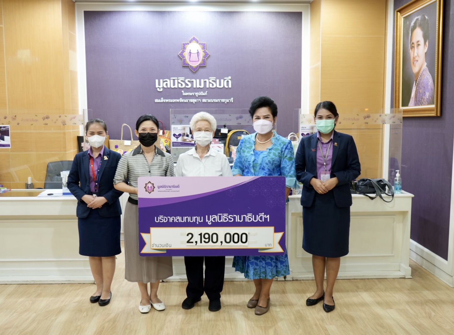 คุณนภาพร ยังวาณิช และครอบครัว กีรติไชยรุจน์ บริจาคเงินแก่มูลนิธิรามาธิบดีฯ คุณนภาพร ยังวาณิช และครอบครัว กีรติไชยรุจน์ บริจาคเงินแก่มูลนิธิรามาธิบดีฯ